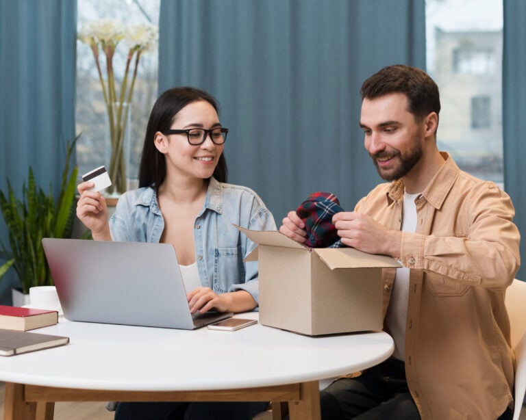 couple-enjoying-online-order-they-received